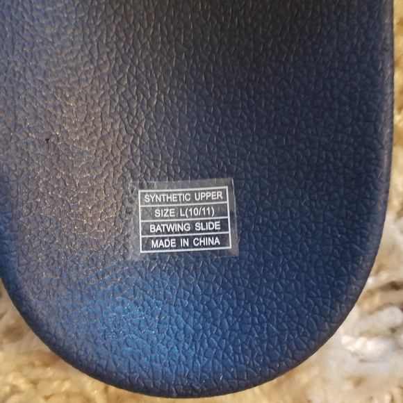 NWT LEVI'S slides - Picture 4 of 4